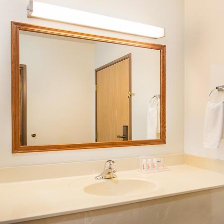 Super 8 By Wyndham Galva Hotel Ngoại thất bức ảnh