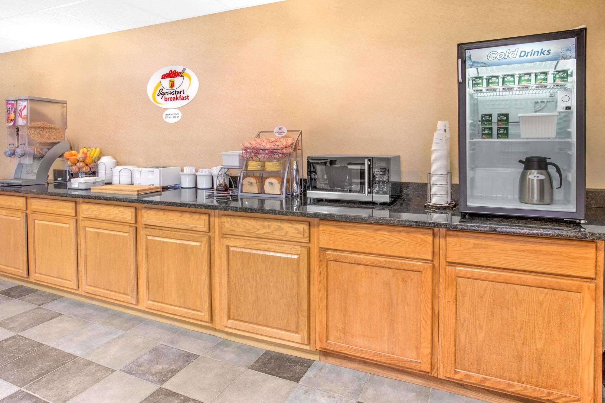 Super 8 By Wyndham Galva Hotel Ngoại thất bức ảnh